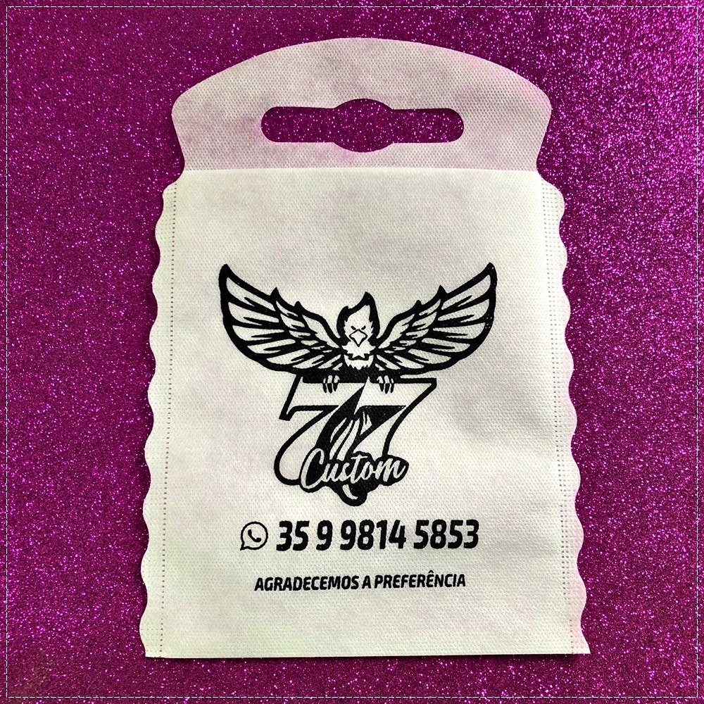Lixeirinha de TNT branca personalizada para empresa automotiva